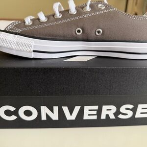 Men’s 8/Womens 10 Converse Women's Gray Canvas Sneakers
